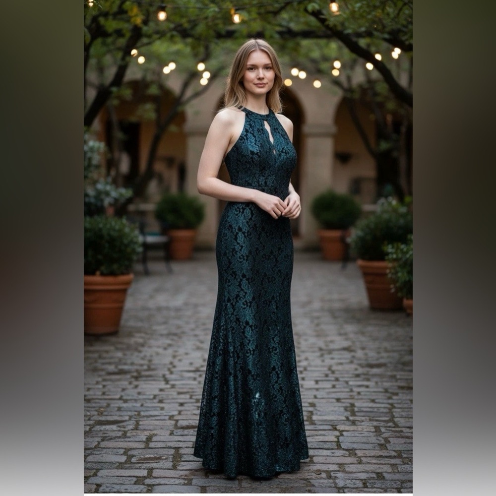 R & M Collection Size 14 Emerald Shimmer Lace Halter Mermaid